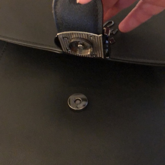 LouLu purse w/ shoulder strap - Picture 9 of 11